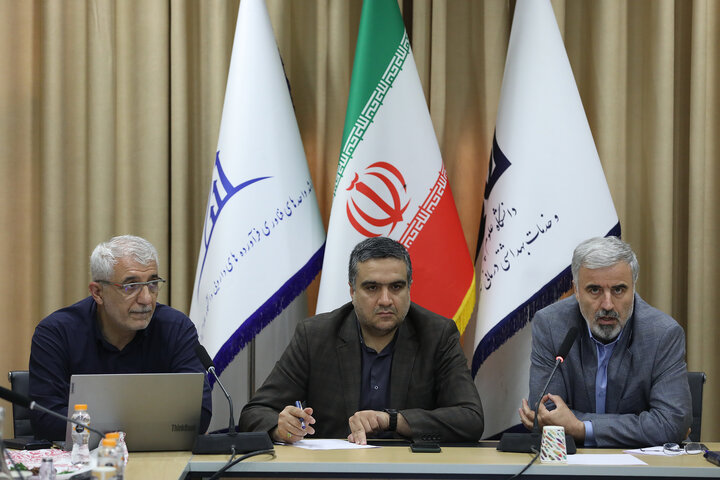 نشست مشترک اعضای کمیسیون بهداشت و درمان مجلس با خیرین و فعالان صنعت تجهیزات پزشکی