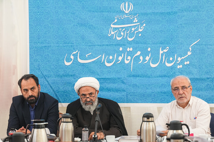 نشست کمیسیون اصل ۹۰ با معاونان آب و برق وزارت نیرو