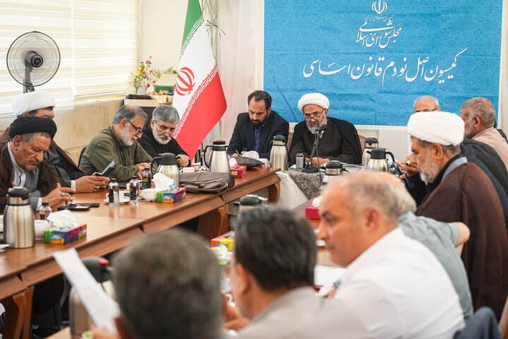 نشست کمیسیون اصل ۹۰ با معاونان آب و برق وزارت نیرو