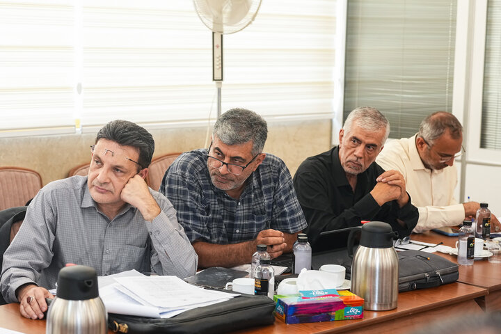 نشست کمیسیون اصل ۹۰ با معاونان آب و برق وزارت نیرو