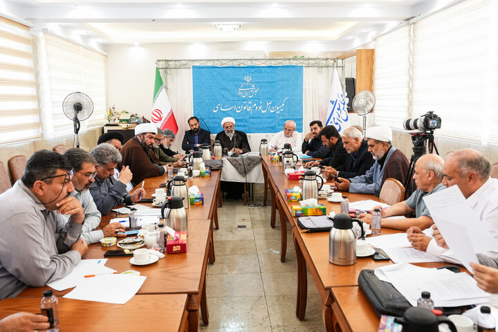 نشست کمیسیون اصل ۹۰ با معاونان آب و برق وزارت نیرو