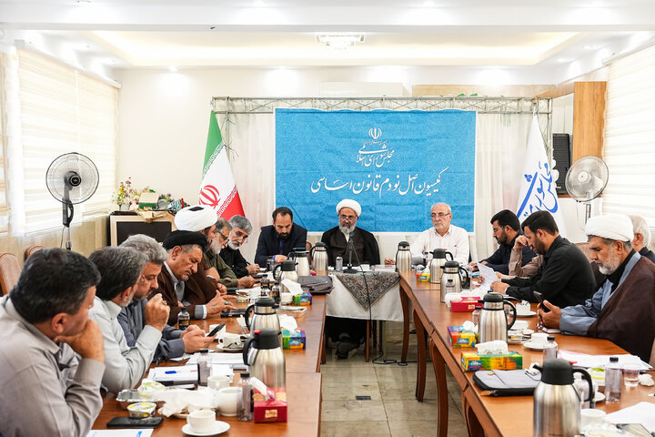 نشست کمیسیون اصل ۹۰ با معاونان آب و برق وزارت نیرو