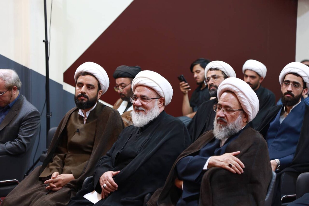 کتاب «بررسی فقهی بازنمایی معصومان(ع) در بازیهای رایانهای و متاورس» رونمایی شد/ بررسی ابعاد فقهی بازنمایی معصومان(ع) در گیم و متاورس