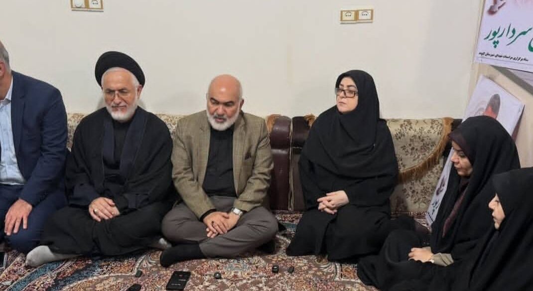 دیدار سادات ابراهیمی با خانواده شهدای حمله اخیر آمریکا به جنوب خوزستان دیدار سادات ابراهیمی با خانواده شهدای حمله اخیر آمریکا به جنوب خوزستان