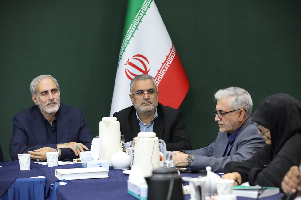 توسعه سکوهای داخلی و ایجاد ابزار قانونی برای جلوگیری از مهاجرت نیروهای متخصص؛ در صدر بحث نمایندگان کمیسیون اجتماعی و وزیر ارتباطات