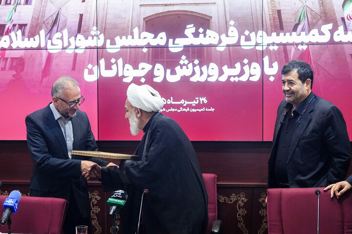 نشست کمیسیون فرهنگی مجلس با وزیر ورزش و جوانان