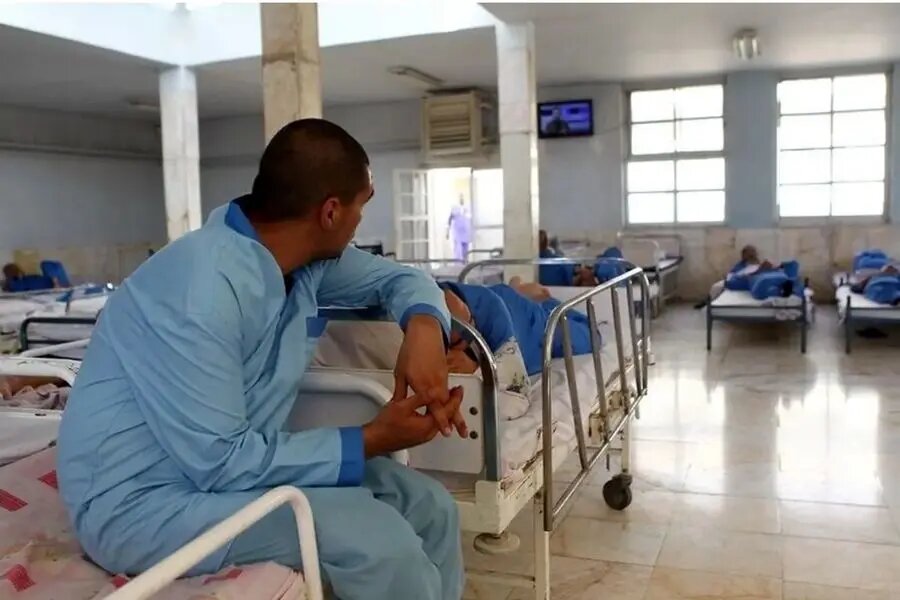 درآمدزا نبودن خدمات روانپزشکی نباید مانع توسعه تخت‌های سلامت روان شود/ بیماران روانپزشکی نباید به دلیل مشکلات مالی از درمان محروم شوند