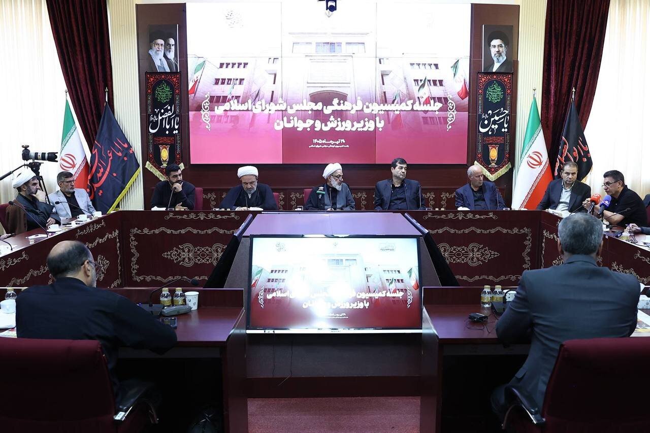 تقدیر کمیسیون فرهنگی مجلس از عملکرد تیم ملی در جام جهانی با حضور قلعهنویی/ روح ورزش قوی توسط بازیکنان تیم ملی در مستطیل سبز به نمایش گذاشته شد تقدیر کمیسیون فرهنگی مجلس از عملکرد تیم ملی در جام جهانی با حضور قلعهنویی/ روح ورزش قوی توسط بازیکنان تیم ملی در مستطیل سبز به نمایش گذاشته شد