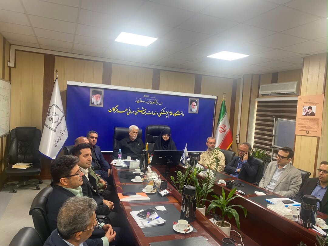 جلسه وبیناری تیم ویژه کمیسیون بهداشت با ظفرقندی برای بررسی وضعیت سلامت استان‌های درگیر جنگ/ کمبود 43 قلم دارو در هرمزگان باید به‌صورت جدی برطرف شود/ دولت باید در تخصیص منابع حوزه سلامت تسریع کند