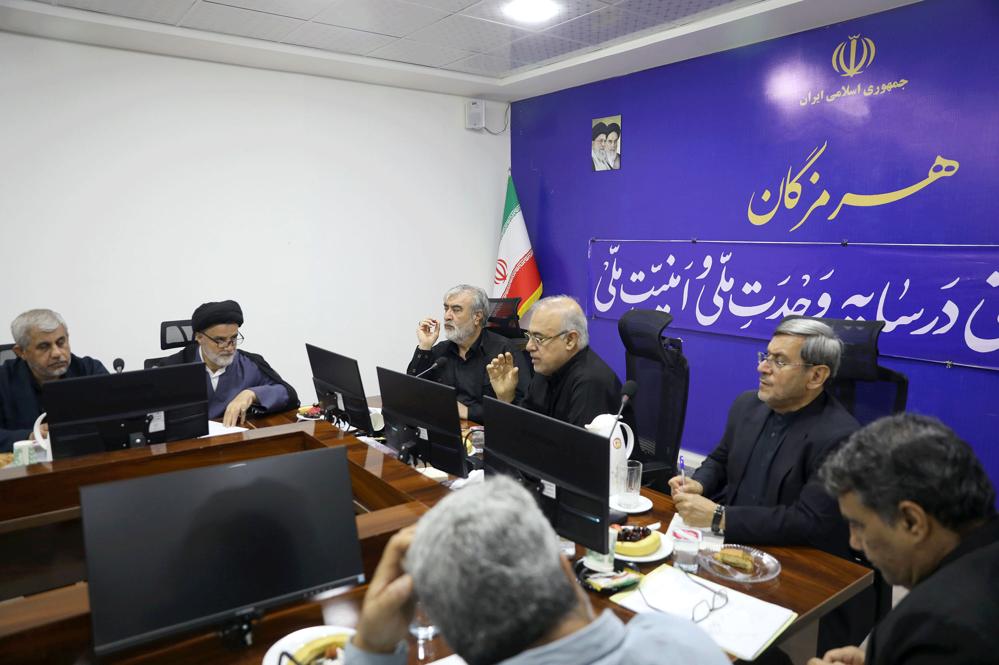 نشست شورای تأمین استان هرمزگان با حضور اعضای کمیسیون امنیت ملی مجلس