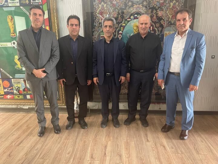 پیگیری محمدی برای توسعه فوتبال زنجان در نشست با تاج
