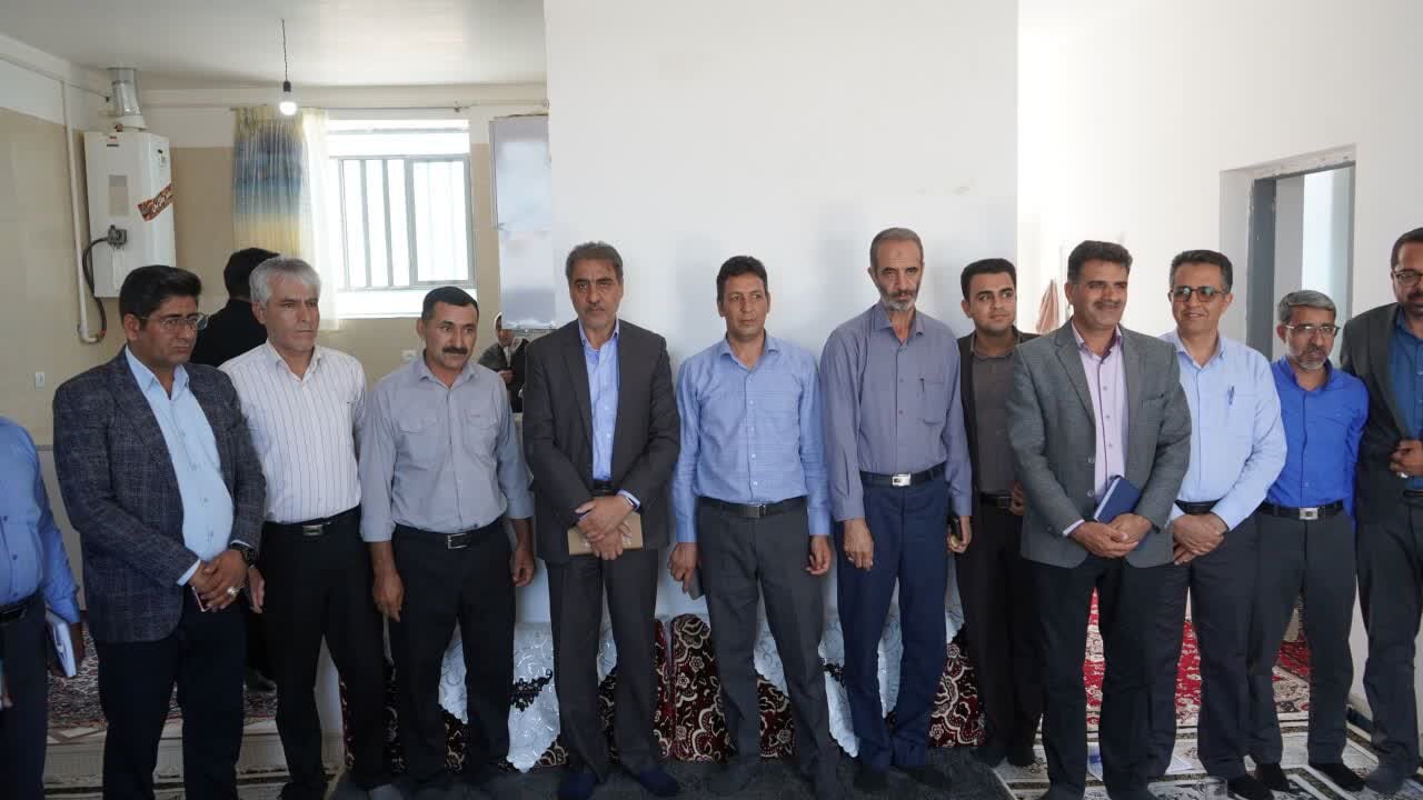 بازدید میدانی نویدی از روستای روزبه‌آباد/ تأکید بر رفع مشکلات و پیگیری مطالبات اهالی