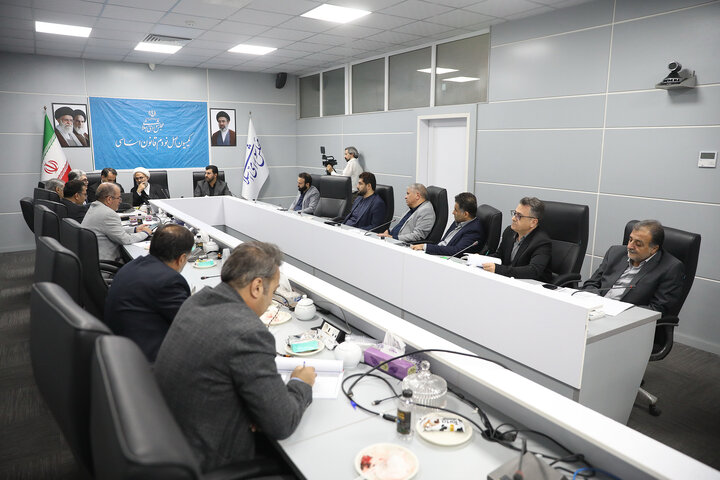 نشست کمیسیون اصل نودم قانون اساسی مجلس با حضور معاونان وزارت راه و شهرسازی
