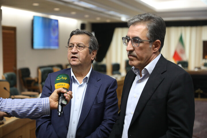نشست مشترک کمیسیون صنایع و معادن مجلس با رئیس کل بانک مرکزی ایران