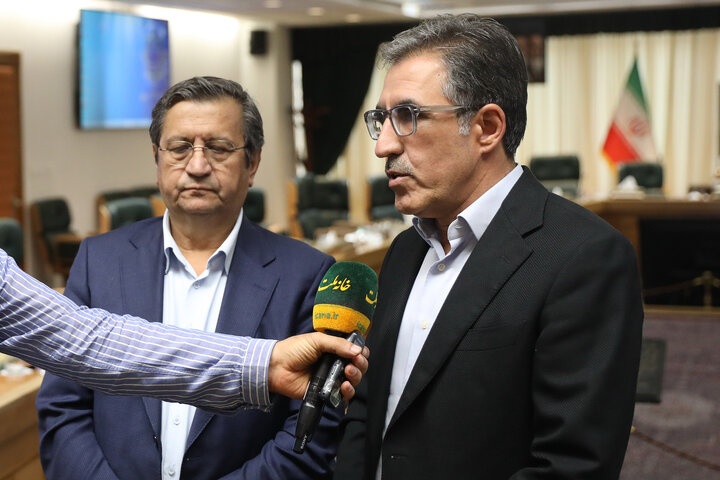 نشست مشترک کمیسیون صنایع و معادن مجلس با رئیس کل بانک مرکزی ایران