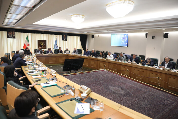 نشست مشترک کمیسیون صنایع و معادن مجلس با رئیس کل بانک مرکزی ایران
