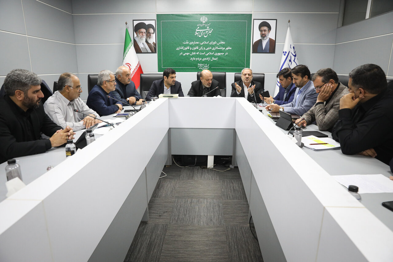 منادی: اکثریت نمایندگان با اخذ تعهدات مشروط از پاسخهای وزیر آموزش و پرورش قانع شدند/ حاجی بابایی: ضرورت عبور از ساختارهای ناکارآمد در صندوق ذخیره فرهنگیان منادی: اکثریت نمایندگان با اخذ تعهدات مشروط از پاسخهای وزیر آموزش و پرورش قانع شدند/ حاجی بابایی: ضرورت عبور از ساختارهای ناکارآمد در صندوق ذخیره فرهنگیان