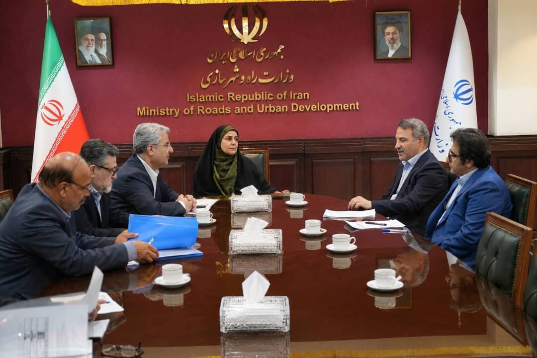 دستور وزیر راه برای تکمیل پروژه‌های راه و مسکن سپیدان و بیضاء