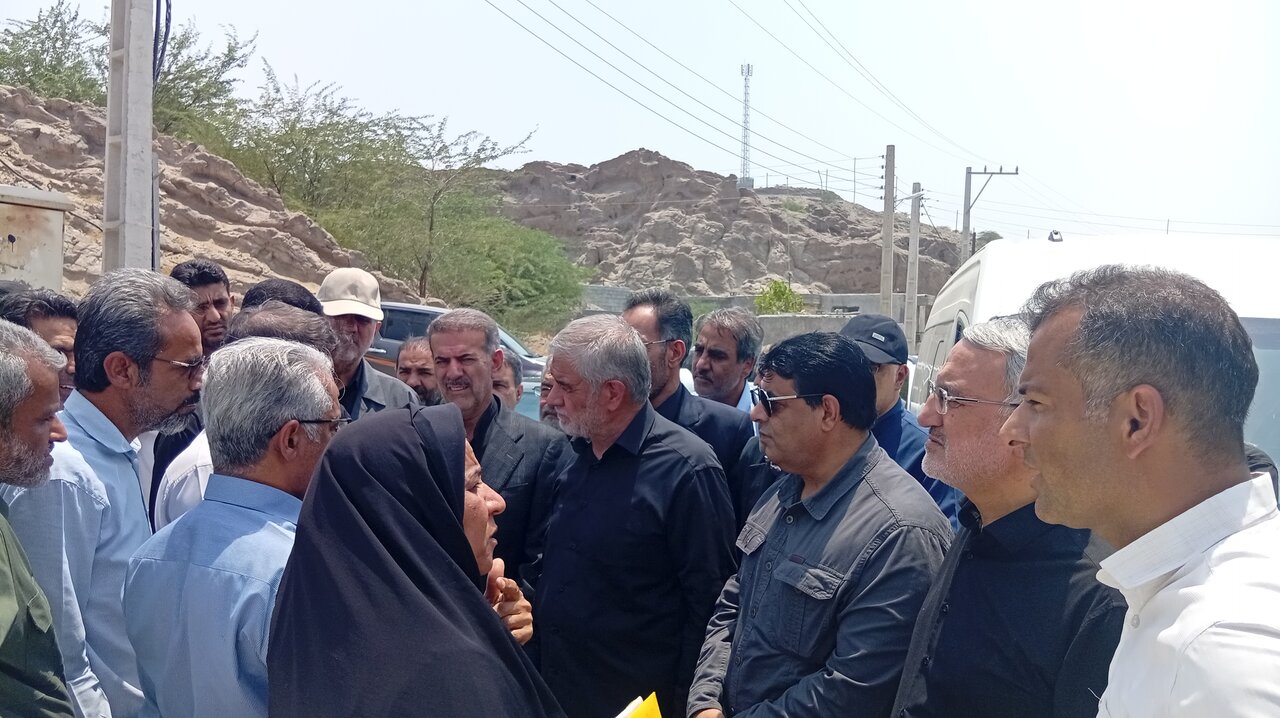 پیگیری رفع مشکلات و معضلات شهری محله گروصالحی میناب از سوی نمایندگان پیگیری رفع مشکلات و معضلات شهری محله گروصالحی میناب از سوی نمایندگان