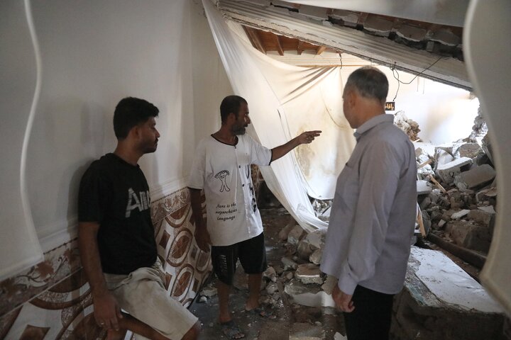 بازدید اعضای کمیسیون امور داخلی کشور از محل اصابت اخیر موشک دشمن  در شهرستان قشم استان هرمزگان