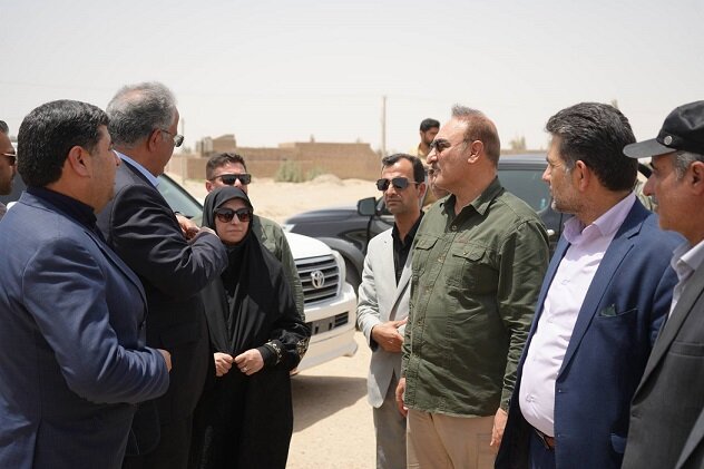 بازدید رئیس سازمان حفاظت محیط زیست کشور از کانون‌های بحرانی ماسه‌های بادی روستای کهک