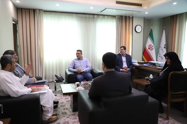 دیدار دهانی با رئیس سازمان اداری و استخدامی/پیگیری مطالبات اداری، استخدامی و چارت‌های سازمانی حوزه انتخابیه