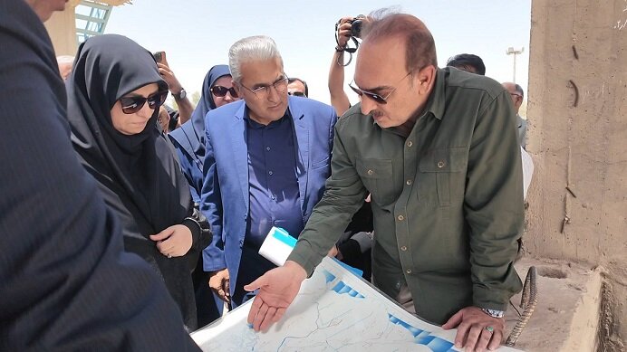 بازدید رئیس سازمان حفاظت محیط زیست کشور از حوضچه ادیمی (دوگوره‌ای) با حضور نمایندگان سیستان