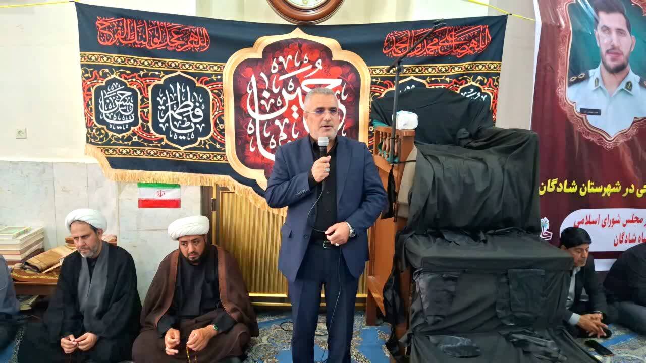 شهدای مدافع امنیت، پرچم‌داران عزت و اقتدار ایران اسلامی هستند / راه شهدای امنیت، با همدلی مردم و اقتدار نیروهای انتظامی ادامه دارد