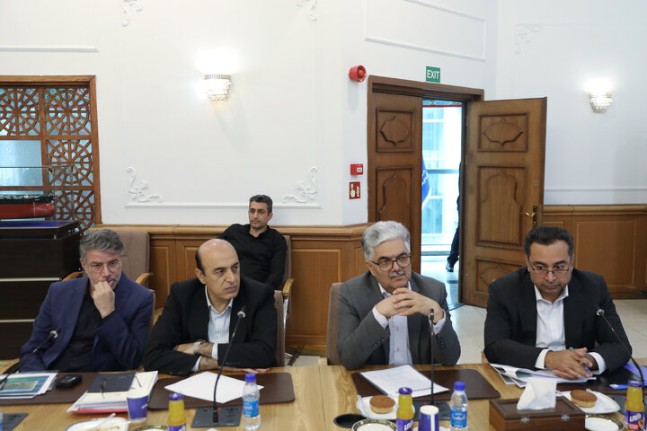 نشست مشترک مجمع نمایندگان تهران با وزیر راه و شهرسازی