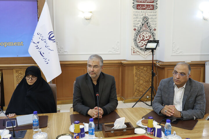 نشست مشترک مجمع نمایندگان تهران با وزیر راه و شهرسازی