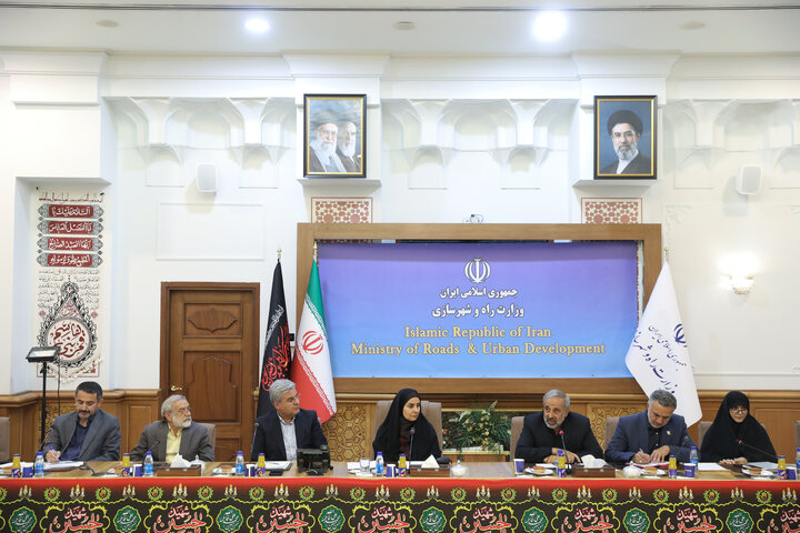 نشست مشترک مجمع نمایندگان تهران با وزیر راه و شهرسازی