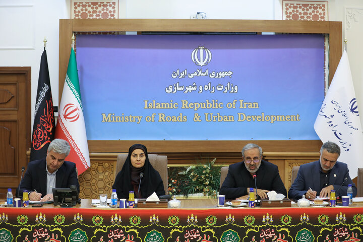 نشست مشترک مجمع نمایندگان تهران با وزیر راه و شهرسازی