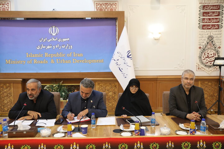 نشست مشترک مجمع نمایندگان تهران با وزیر راه و شهرسازی