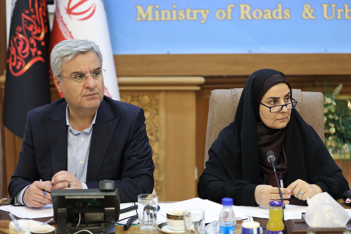 نشست مشترک مجمع نمایندگان تهران با وزیر راه و شهرسازی