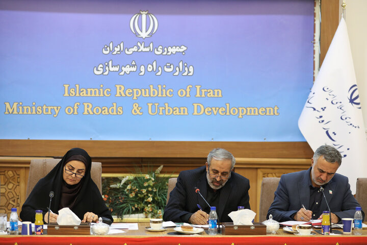نشست مشترک مجمع نمایندگان تهران با وزیر راه و شهرسازی