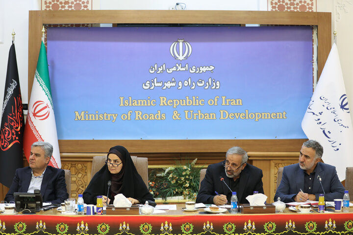 نشست مشترک مجمع نمایندگان تهران با وزیر راه و شهرسازی