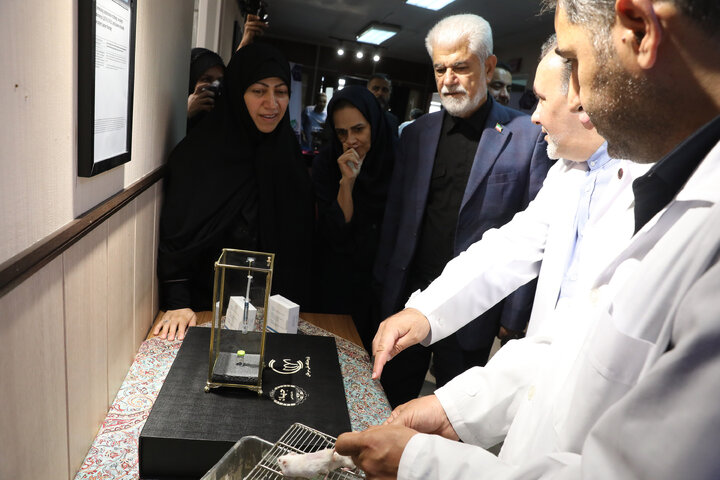 بازدید کمیسیون بهداشت و درمان اموزش پژشکی از پژوهشگاه سرطان جهاد دانشگاهی
