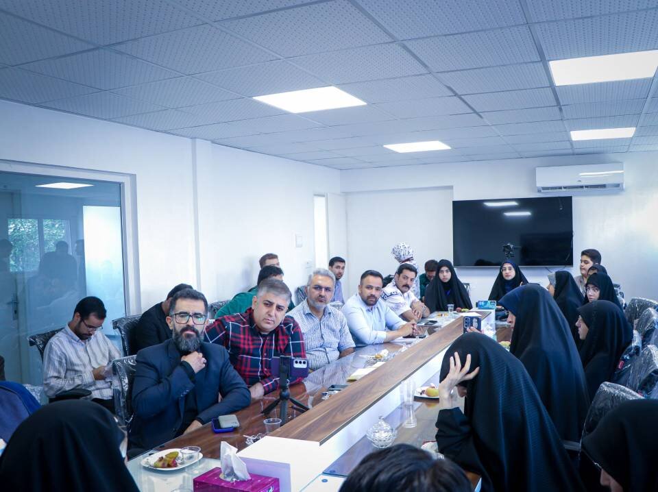 تصویب قانونی برای جلوگیری از زیرمیزی پزشکان و تحویل زمین‌های چند فرزندی مطالبه اصحاب رسانه از نماینده قزوین در نشست روز خبرنگار