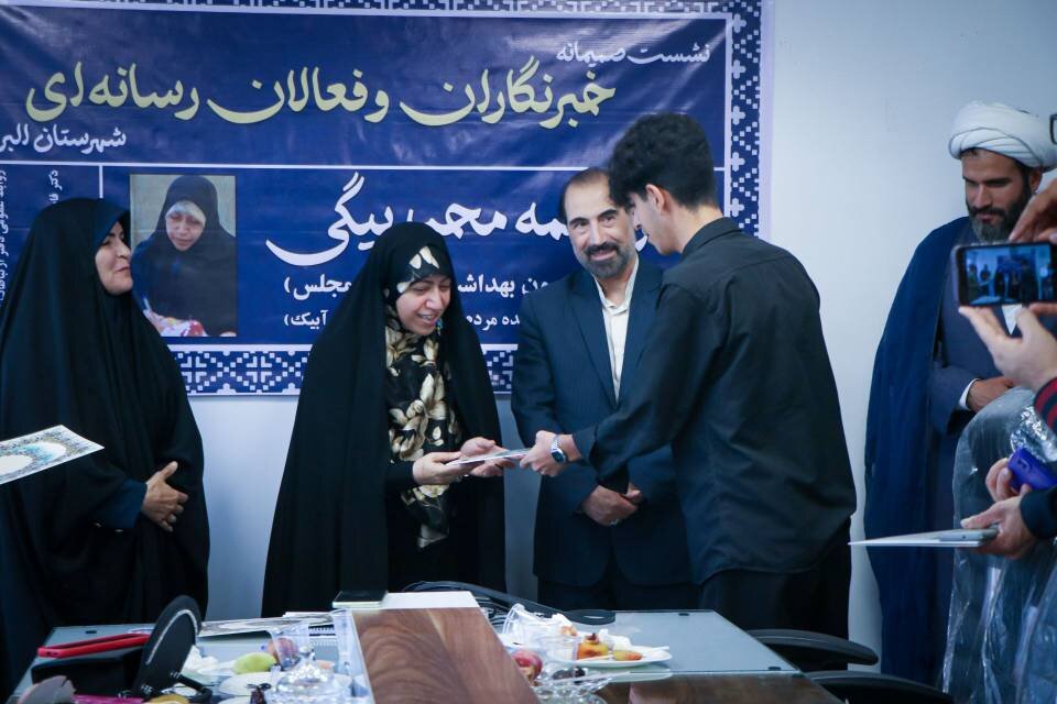 تصویب قانونی برای جلوگیری از زیرمیزی پزشکان و تحویل زمین‌های چند فرزندی مطالبه اصحاب رسانه از نماینده قزوین در نشست روز خبرنگار