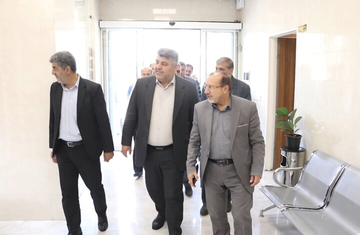 بازدید حدادی از ساختمان پزشکان دارالشفا و باغات روستای نمکلان ساوجبلاغ