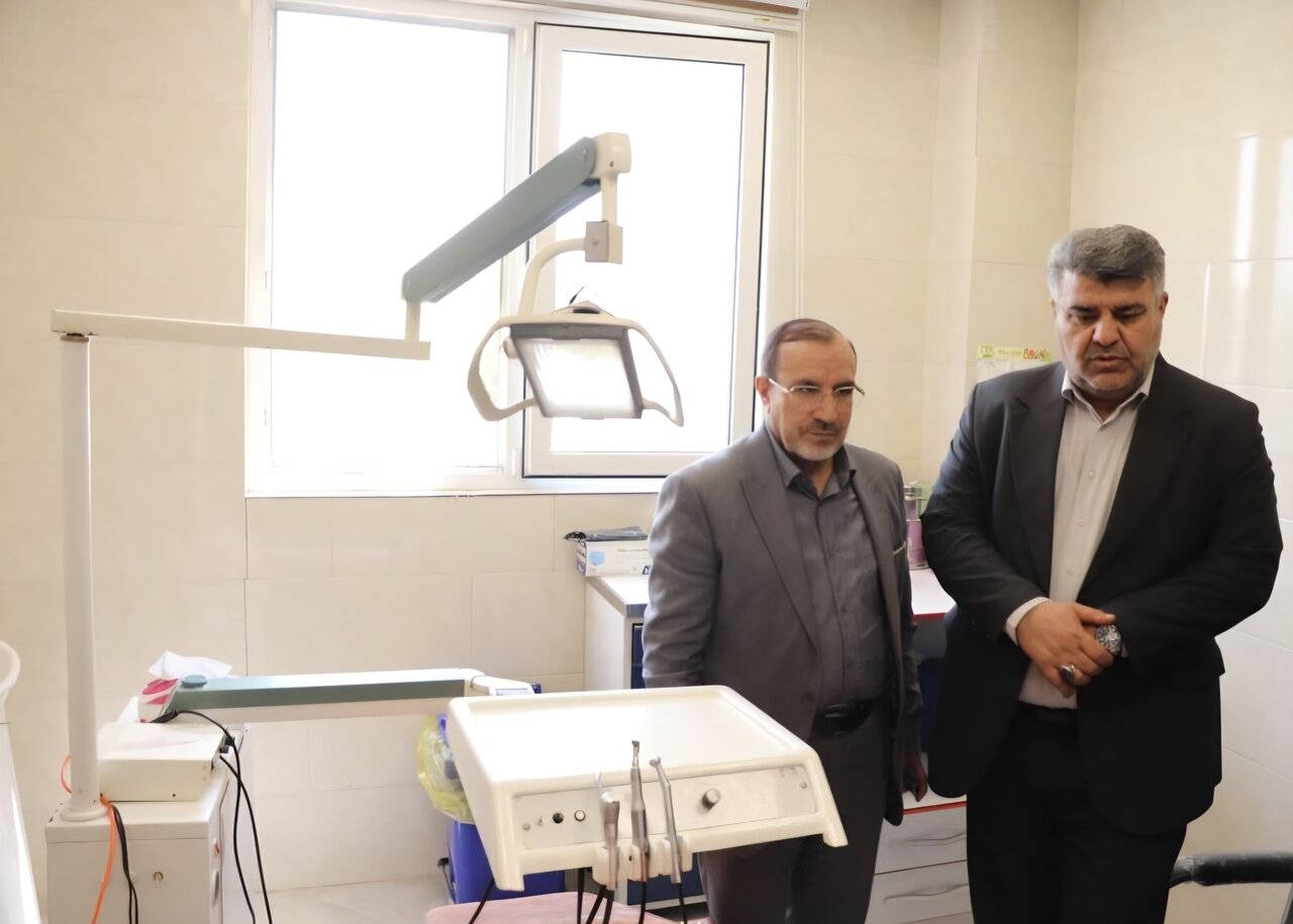 بازدید حدادی از ساختمان پزشکان دارالشفا و باغات روستای نمکلان ساوجبلاغ