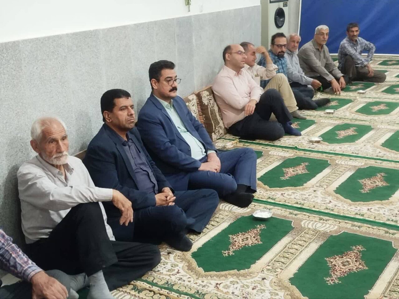 به همت امامیراد مسیر روستای گروه چناران آماده آسفالت میشود/ آسفالت راههای روستایی با تأمین اعتبار و قیر رایگان در دستور کار قرار گرفت