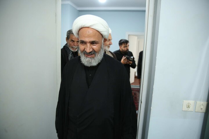 بازدید جمعی از نمایندگان مجلس از منزل رهبر شهید انقلاب در مشهد