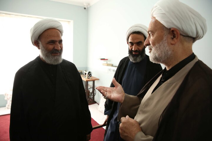 بازدید جمعی از نمایندگان مجلس از منزل رهبر شهید انقلاب در مشهد