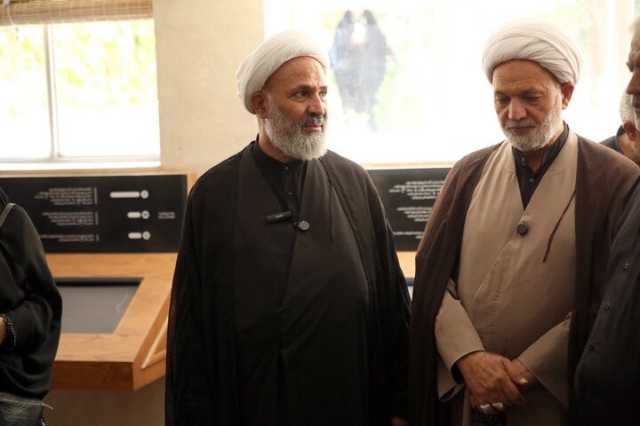 بازدید جمعی از نمایندگان مجلس از منزل رهبر شهید انقلاب در مشهد