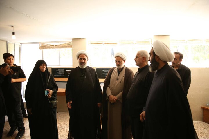 بازدید جمعی از نمایندگان مجلس از منزل رهبر شهید انقلاب در مشهد