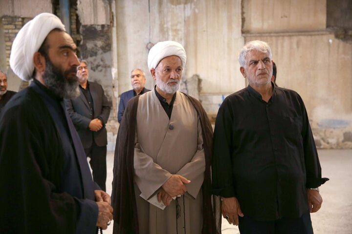 بازدید جمعی از نمایندگان مجلس از منزل رهبر شهید انقلاب در مشهد