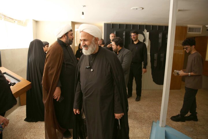 بازدید جمعی از نمایندگان مجلس از منزل رهبر شهید انقلاب در مشهد