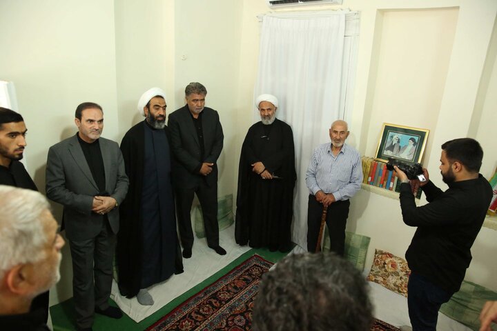 بازدید جمعی از نمایندگان مجلس از منزل رهبر شهید انقلاب در مشهد