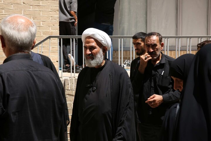 بازدید جمعی از نمایندگان مجلس از منزل رهبر شهید انقلاب در مشهد